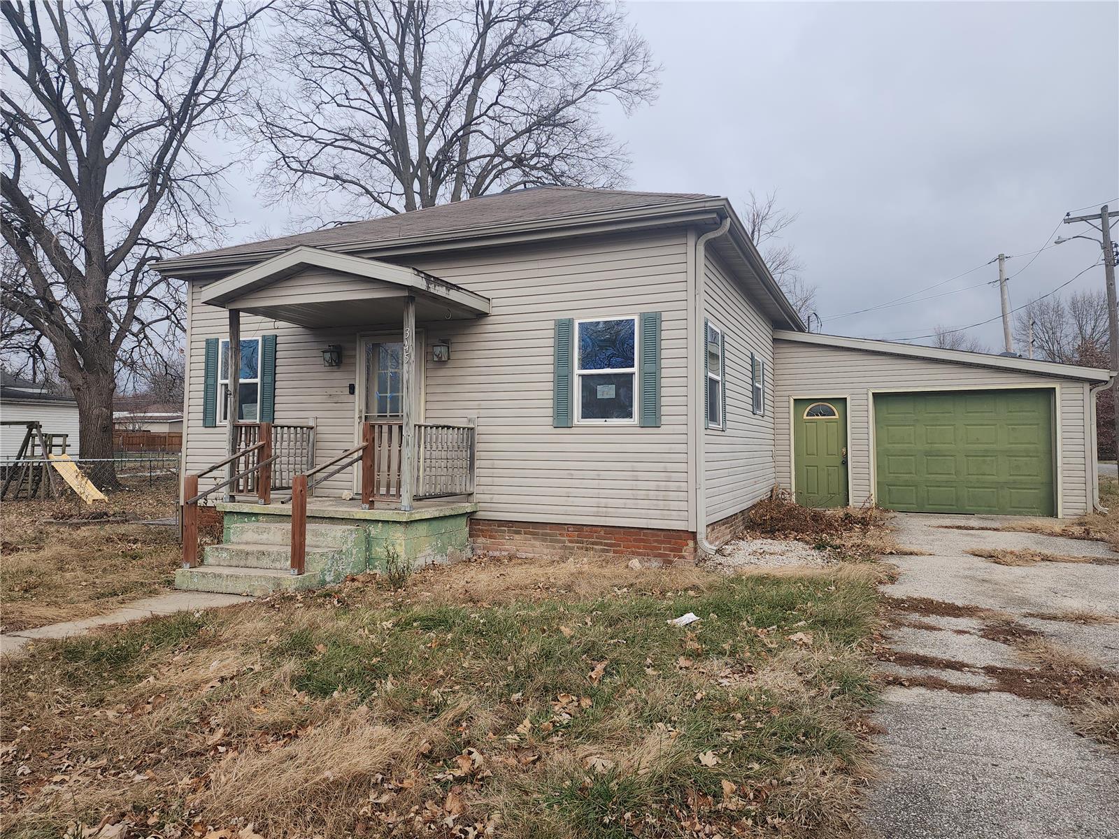 345 East North Street Roodhouse, IL 62082 - Photo 1 of 29