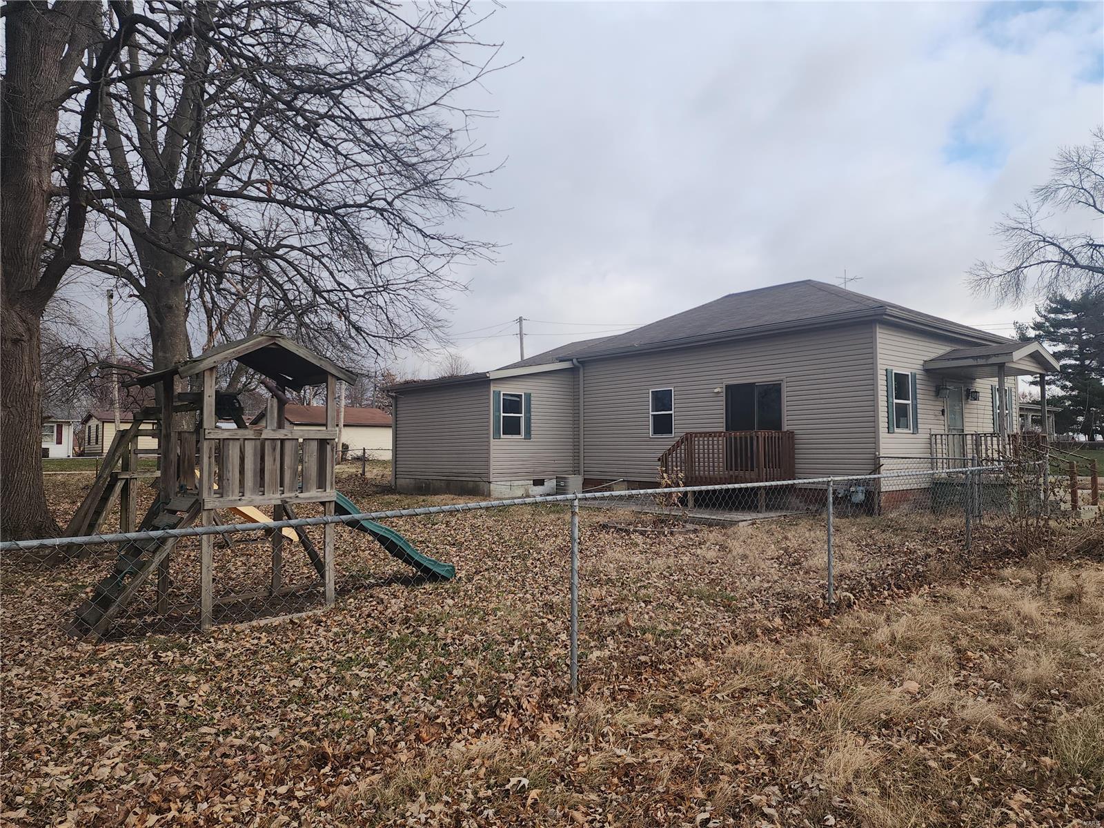 345 East North Street Roodhouse, IL 62082 - Photo 5 of 29