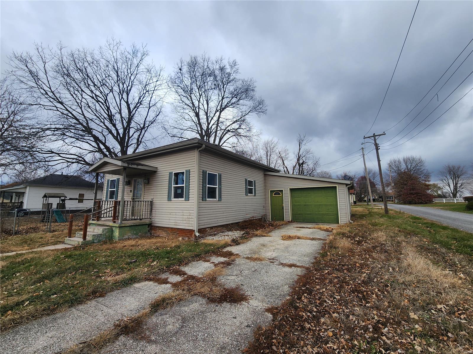 345 East North Street Roodhouse, IL 62082 - Photo 6 of 29