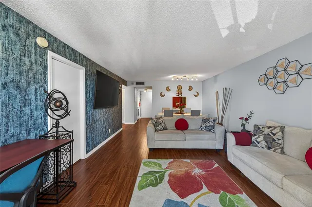 $260,000 | 1800 North Andrews Avenue, Unit 2F, Fort Lauderdale, FL 33311