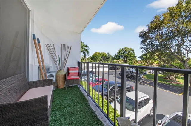 $260,000 | 1800 North Andrews Avenue, Unit 2F, Fort Lauderdale, FL 33311