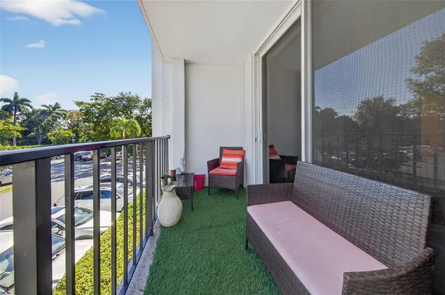 $260,000 | 1800 North Andrews Avenue, Unit 2F, Fort Lauderdale, FL 33311