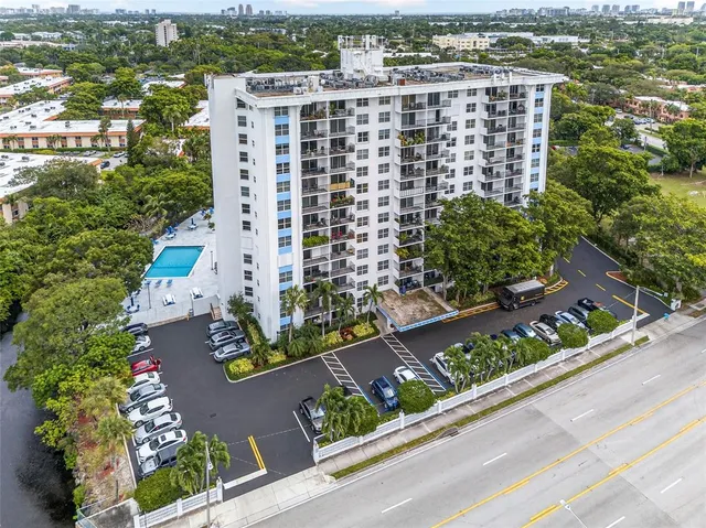 $260,000 | 1800 North Andrews Avenue, Unit 2F, Fort Lauderdale, FL 33311