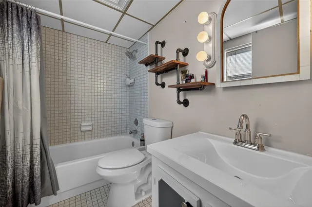 $260,000 | 1800 North Andrews Avenue, Unit 2F, Fort Lauderdale, FL 33311