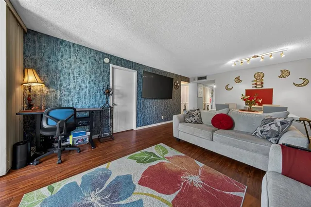 $260,000 | 1800 North Andrews Avenue, Unit 2F, Fort Lauderdale, FL 33311