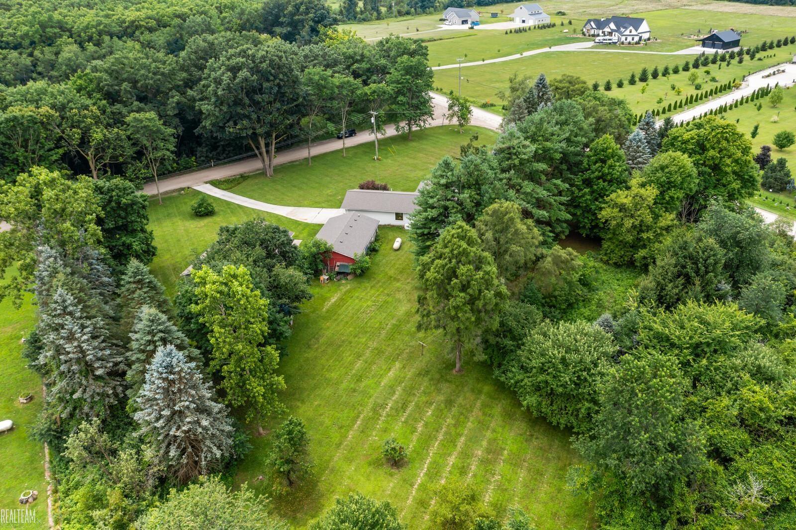 14411 Reid Road Romeo, MI 48065 - Photo 8 of 45 50149096-4d2c5bc7-93b7-491f-91ac-ef6ea1a510ad.JPG