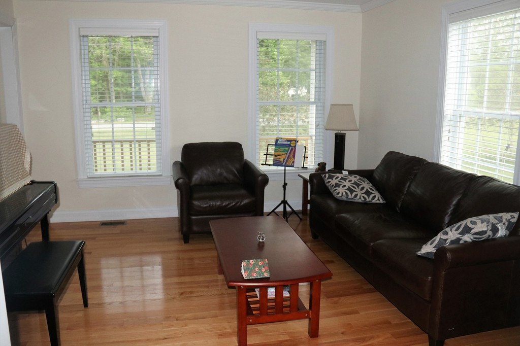 8 Henley Road Acton, MA 01720 - Photo 8 of 19 Gallery Image 8