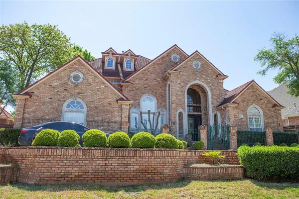 $4,500 | 2423 River Rock Circle, Arlington, TX 76006