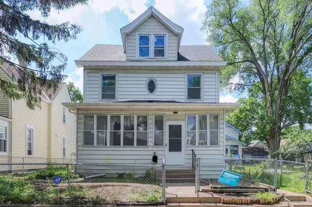 $425,000 | 2720 16th Avenue South, Minneapolis, MN 55407