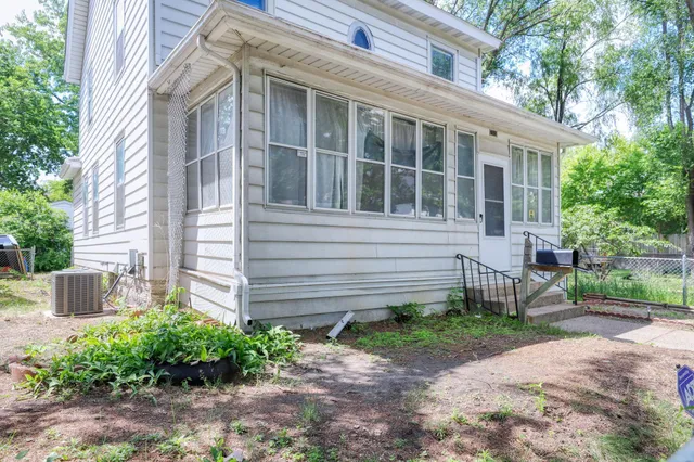 $425,000 | 2720 16th Avenue South, Minneapolis, MN 55407