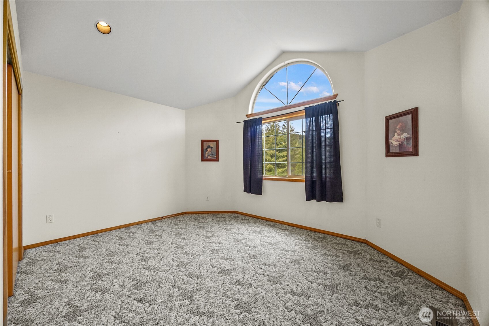 122 Ridge View Drive Randle, WA 98377 - Photo 28 of 40 an empty room with windows