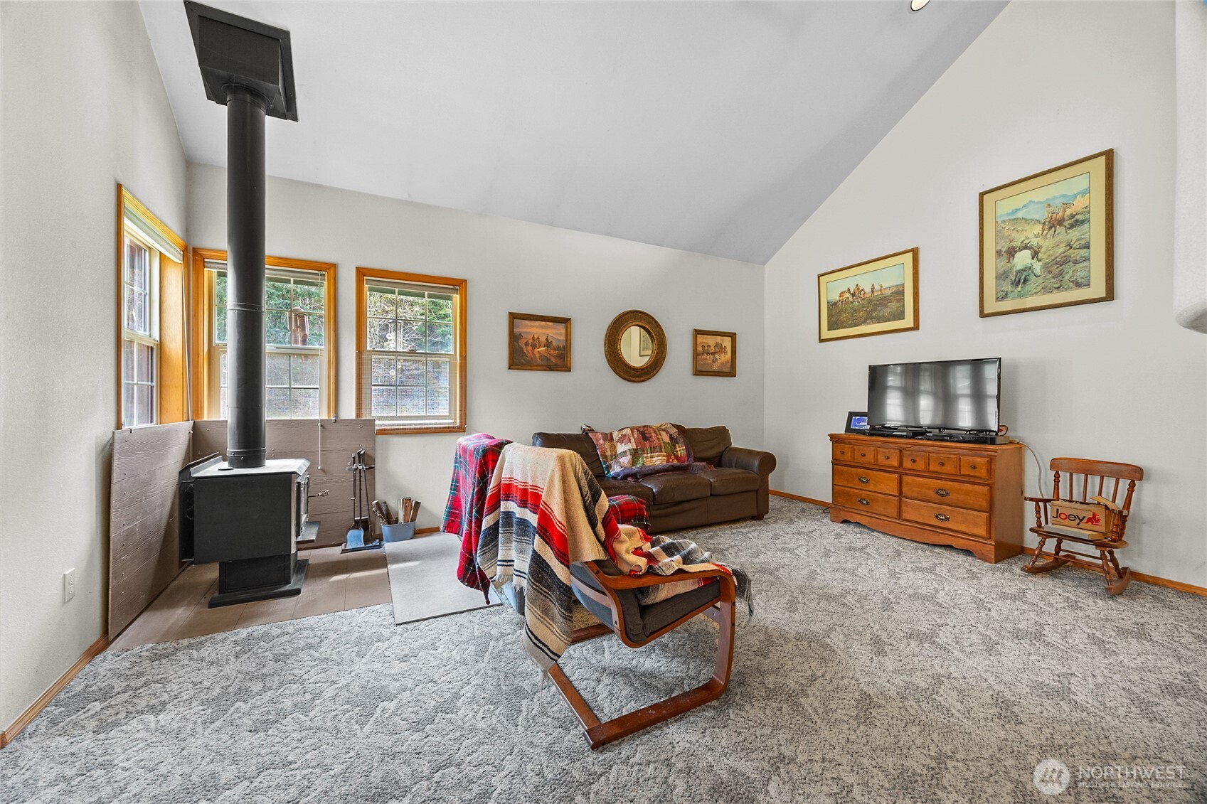 122 Ridge View Drive Randle, WA 98377 - Photo 5 of 40 a living room with furniture and a flat screen tv