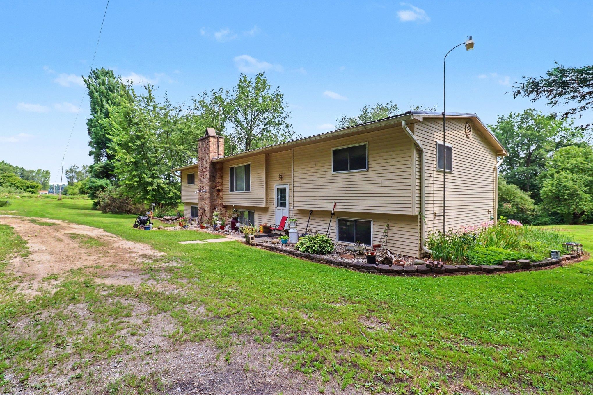 1278 North Waldron Road Crystal, MI 48818 - Photo 40 of 40 1949328-97916ac6-bd8b-4bb5-b896-ced1725d0054.JPG