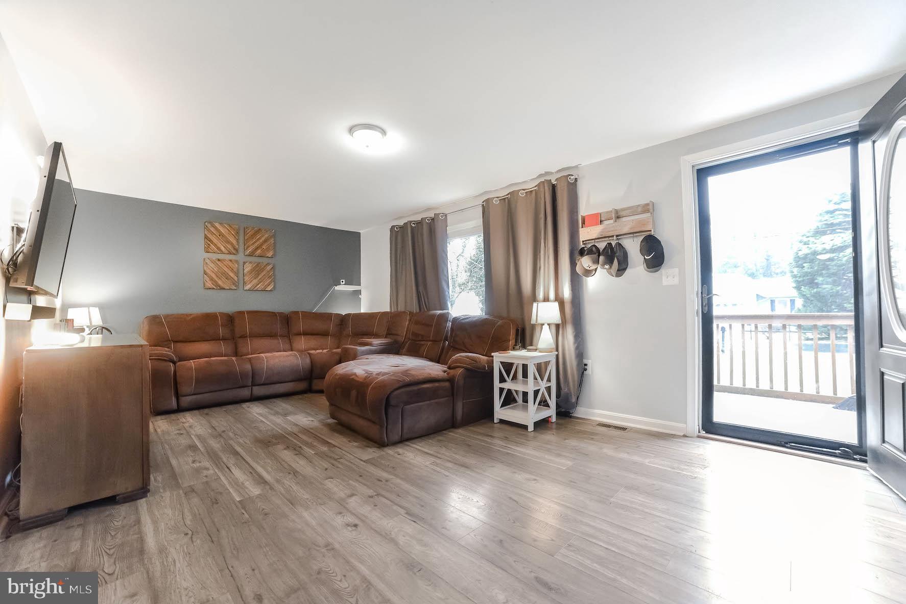 924 Crystal Rock Road Lusby, MD 20657 - Photo 11 of 58 Living Room