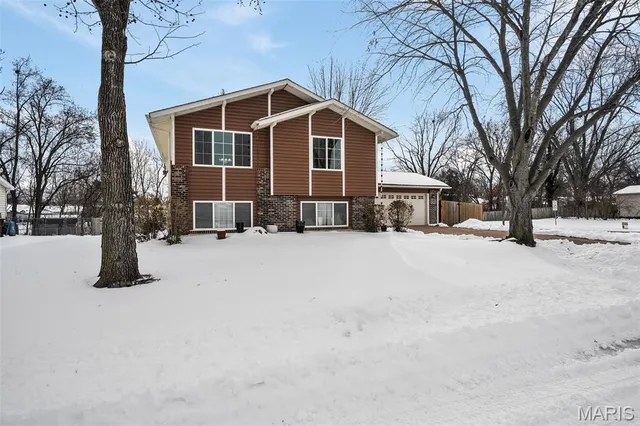 $329,900 | 1 Inverness Court, St. Peters, MO 63376
