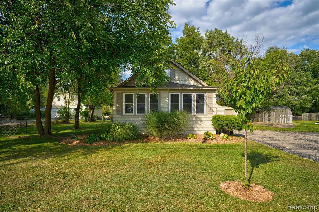 872 West Silver Lake Road Fenton, MI 48430 - Photo 4 of 42