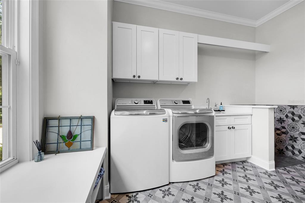 11372 Southwest 30th Avenue Gainesville, FL 32608 - Photo 36 of 71 a utility room with sink dryer and washer