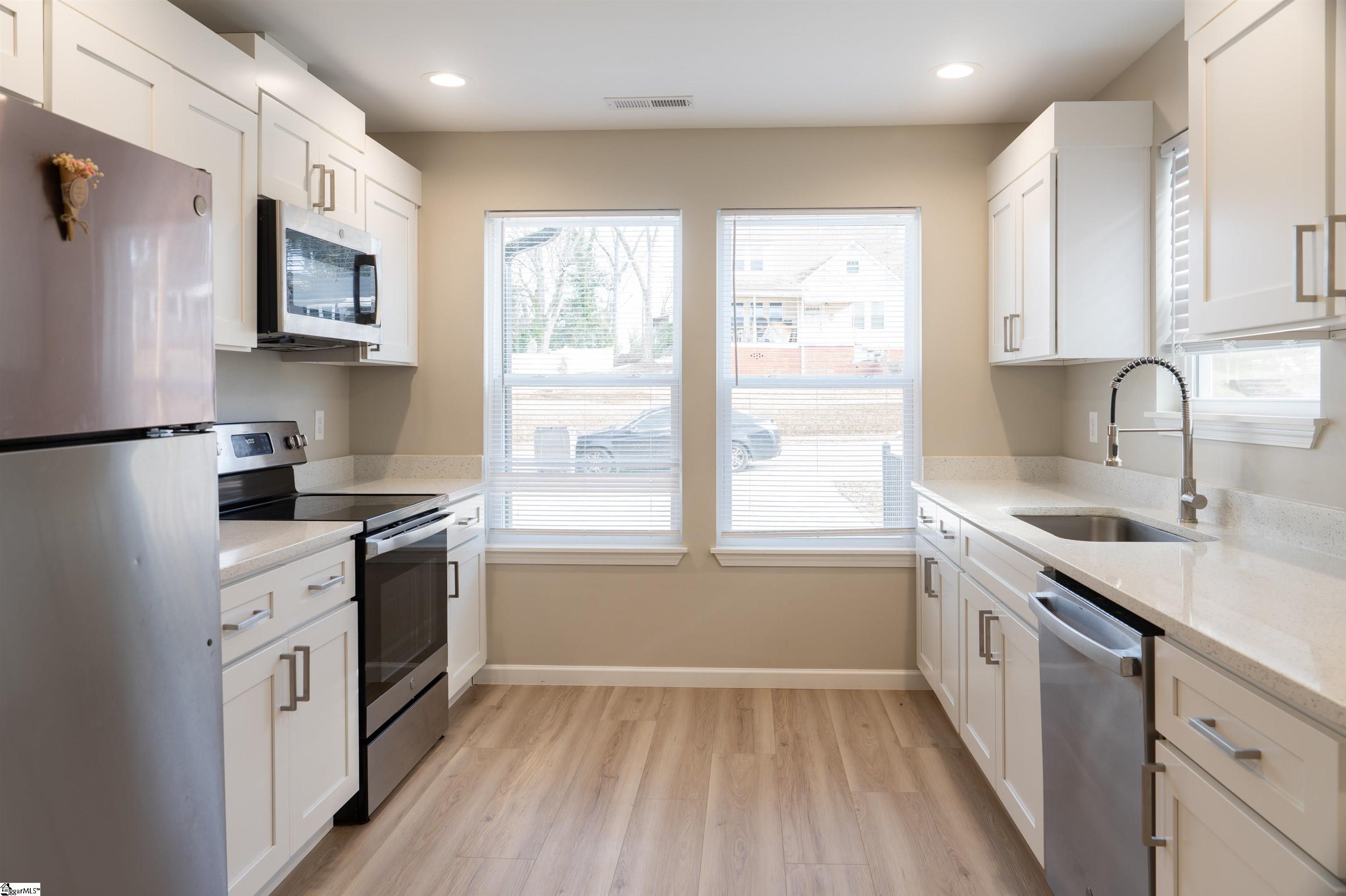 638 South Converse Street Spartanburg, SC 29306 - Photo 6 of 39