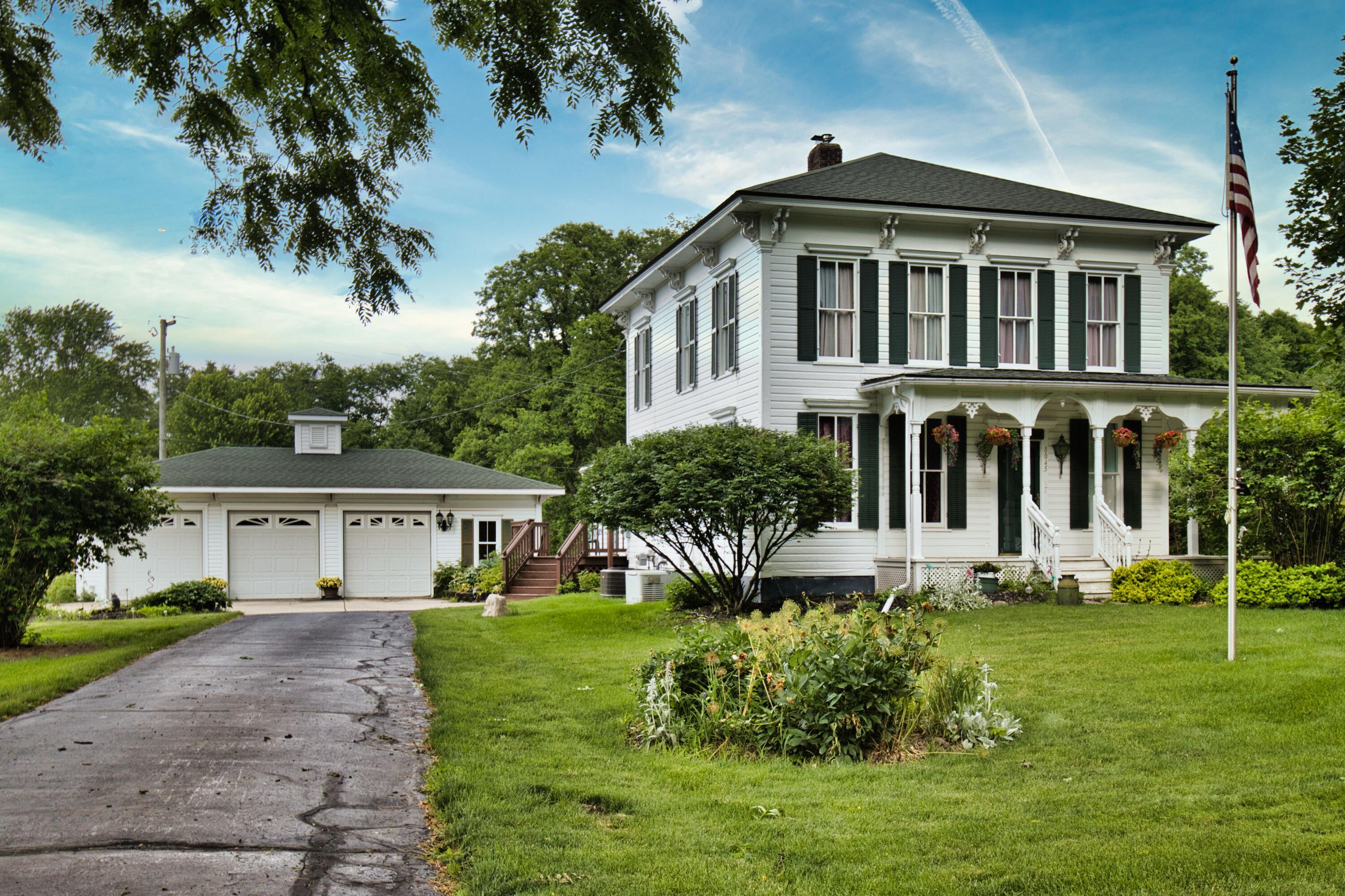 8045 Chilson Road Pinckney, MI 48169 - Photo 1 of 22 Front View