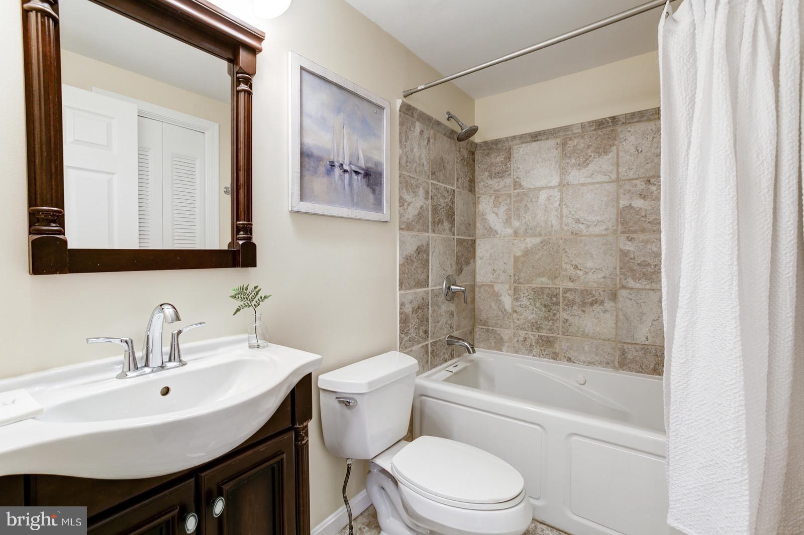 2732 Cedar Drive Riva, MD 21140 - Photo 20 of 30 a bathroom with a sink toilet a mirror and shower
