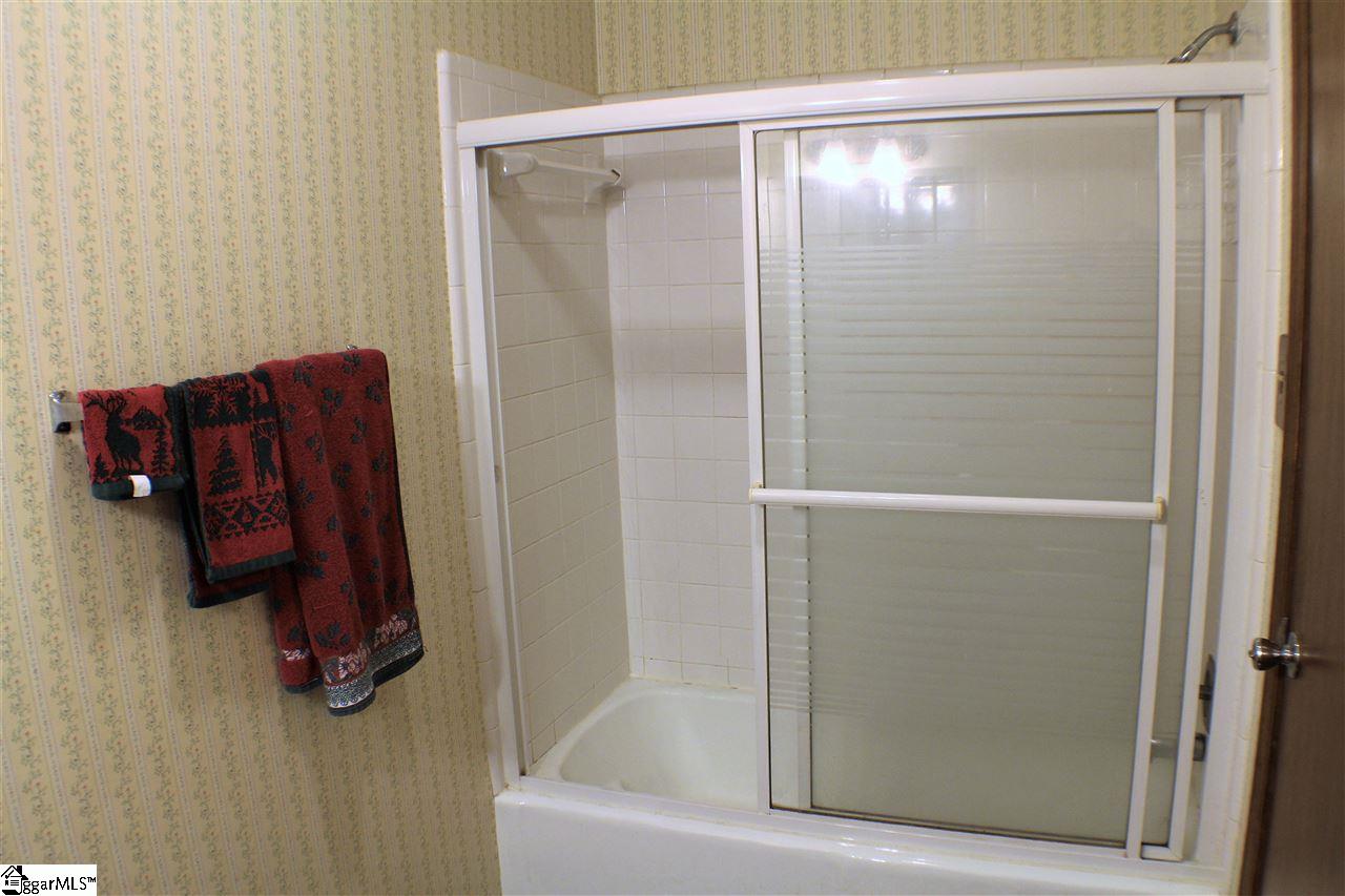 550 Jordan Road Lyman, SC 29365 - Photo 11 of 22 tub/shower combo