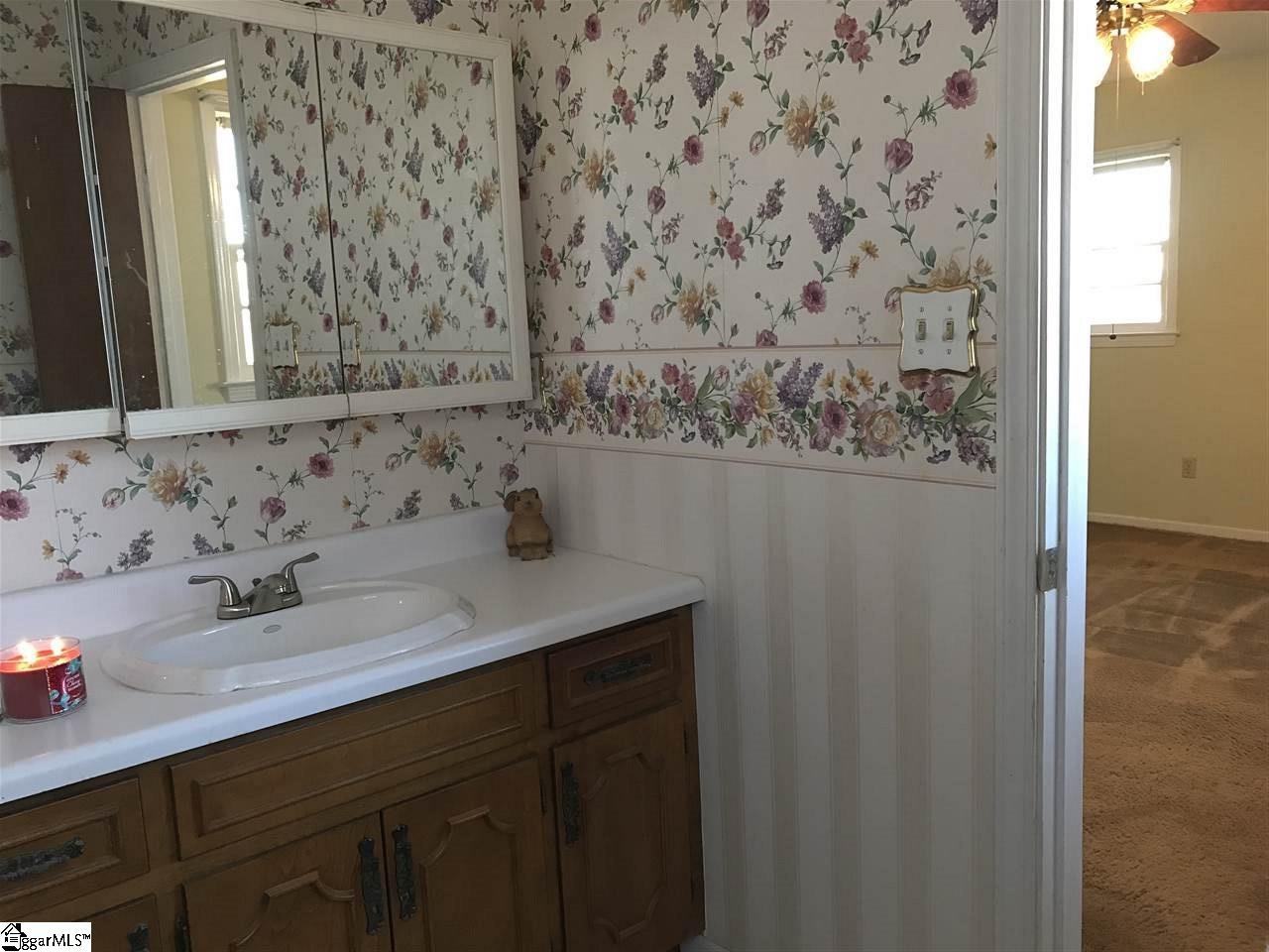 550 Jordan Road Lyman, SC 29365 - Photo 16 of 22 Hallway
