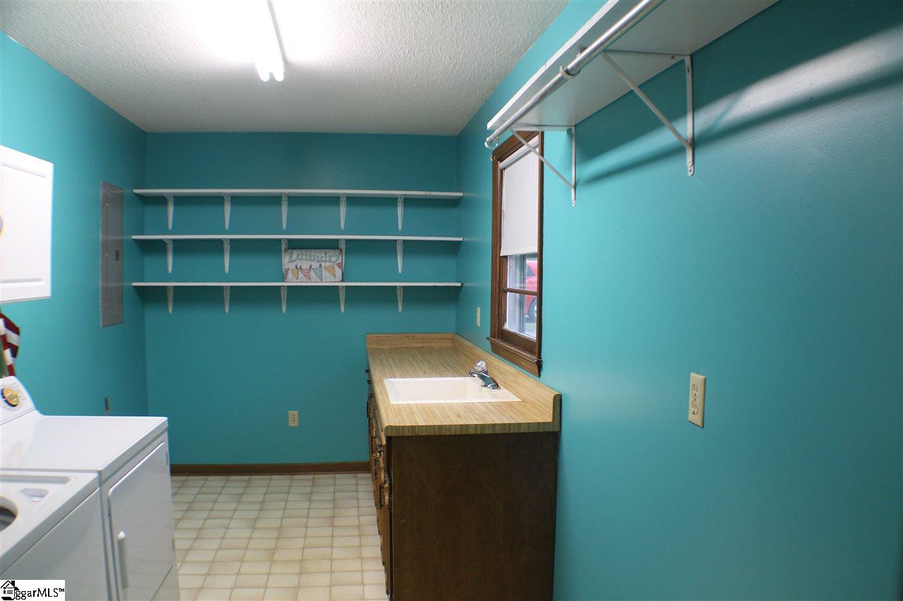 550 Jordan Road Lyman, SC 29365 - Photo 21 of 22 Large Laundry Room with Deep Sink