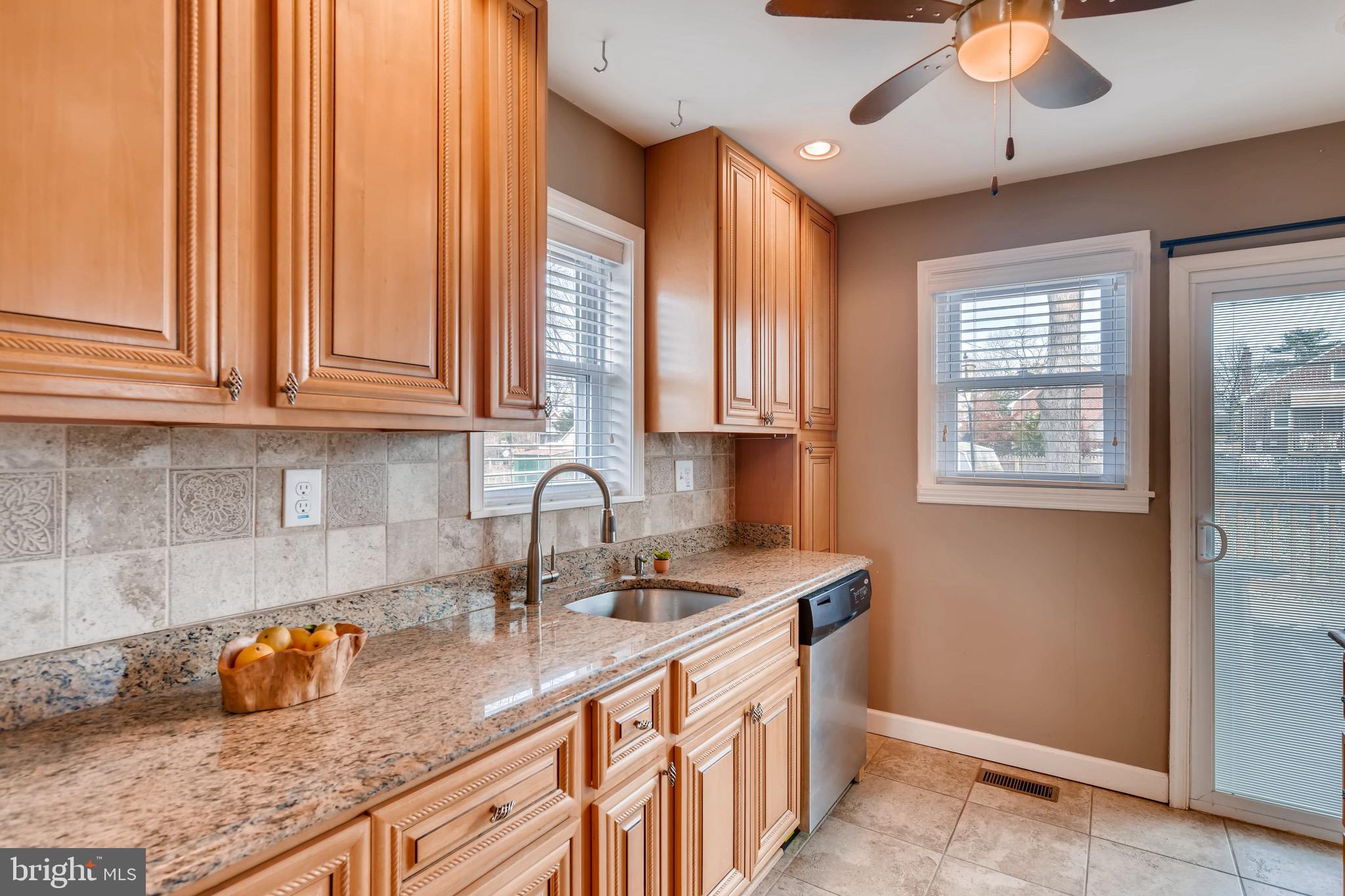 2704 Garnet Road Baltimore, MD 21234 - Photo 3 of 27