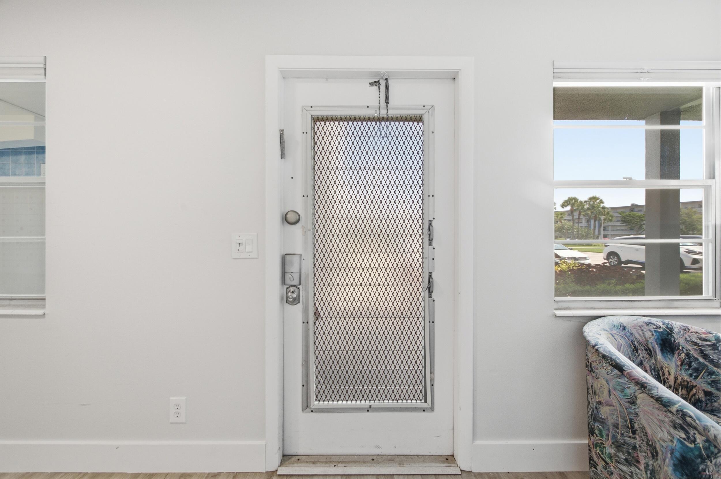 1048 Lincoln C Boca Raton, FL 33434 - Photo 3 of 36 21__dsc6501