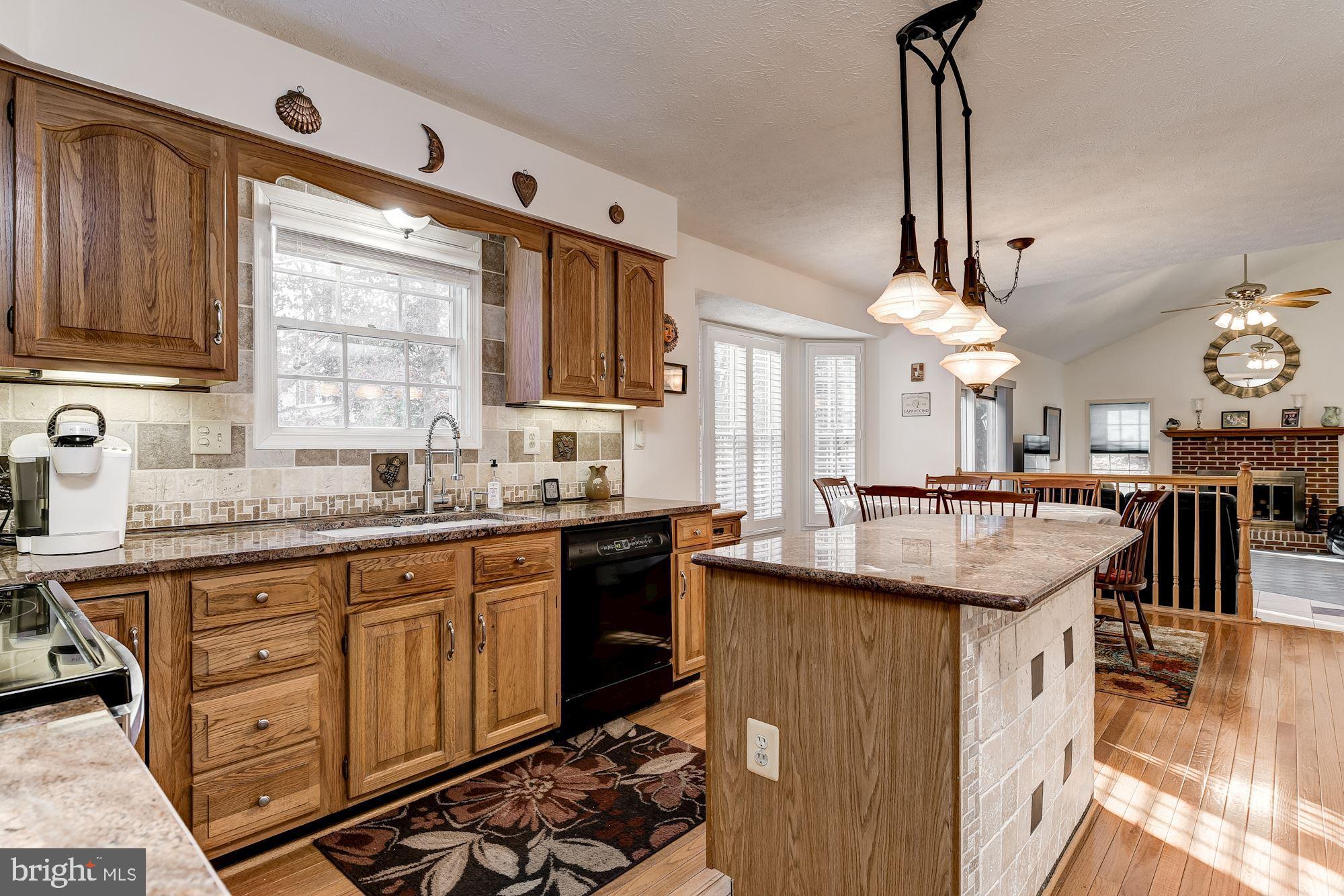 9 Oak Run Road Laurel, MD 20724 - Photo 19 of 63 Kitchen with Center Island