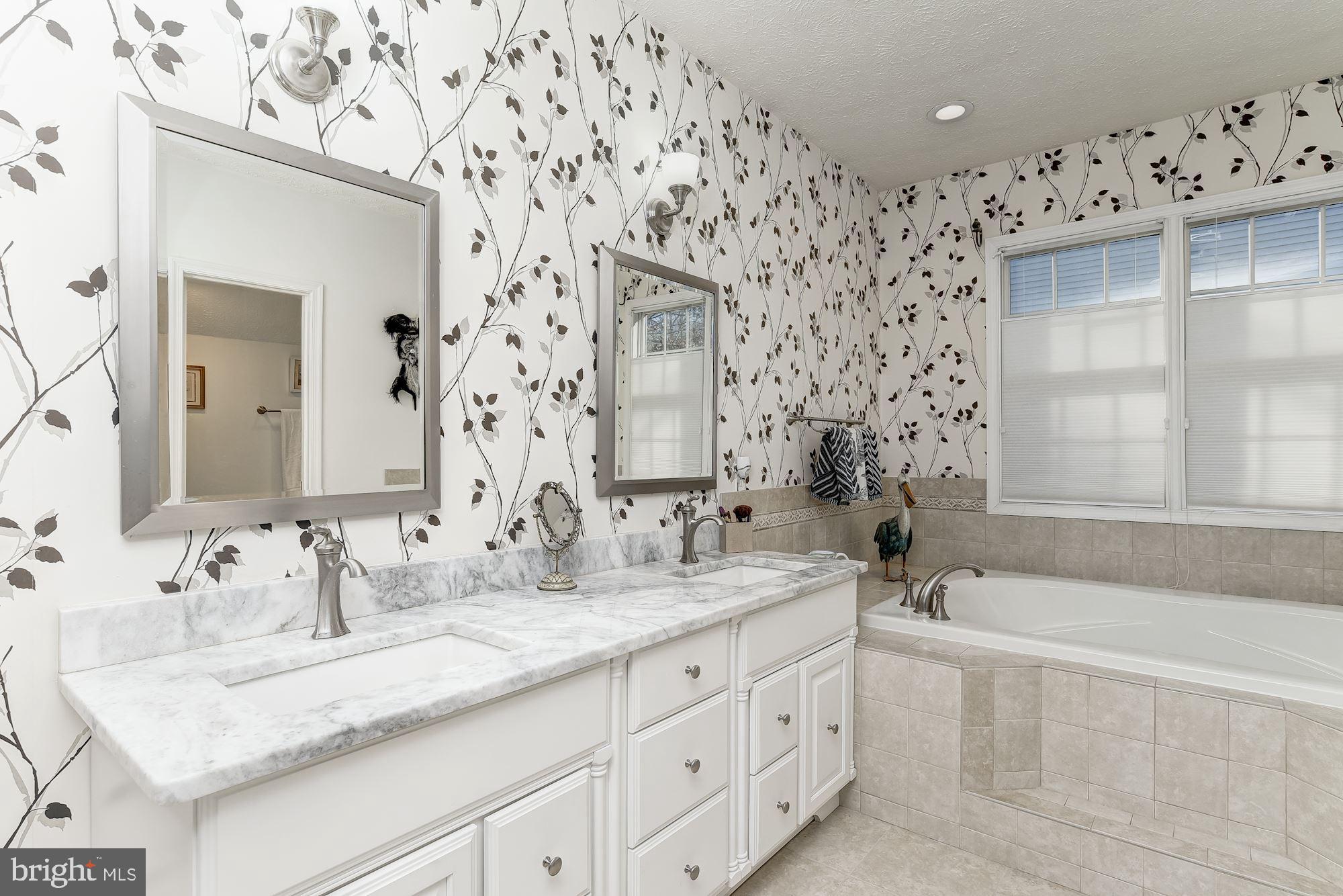 9 Oak Run Road Laurel, MD 20724 - Photo 41 of 63 Master Bath with Soaking Tub