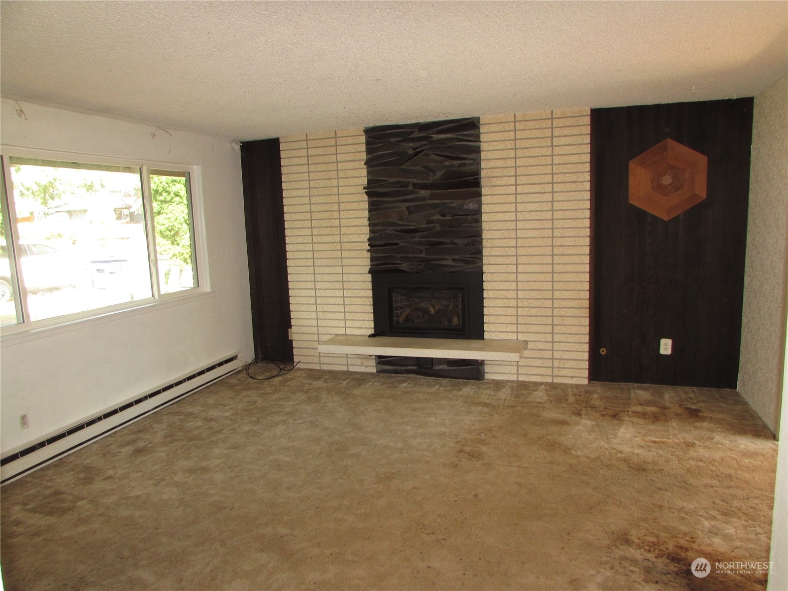 616 212th Street Southwest Bothell, WA 98021 - Photo 6 of 20 an empty room with windows
