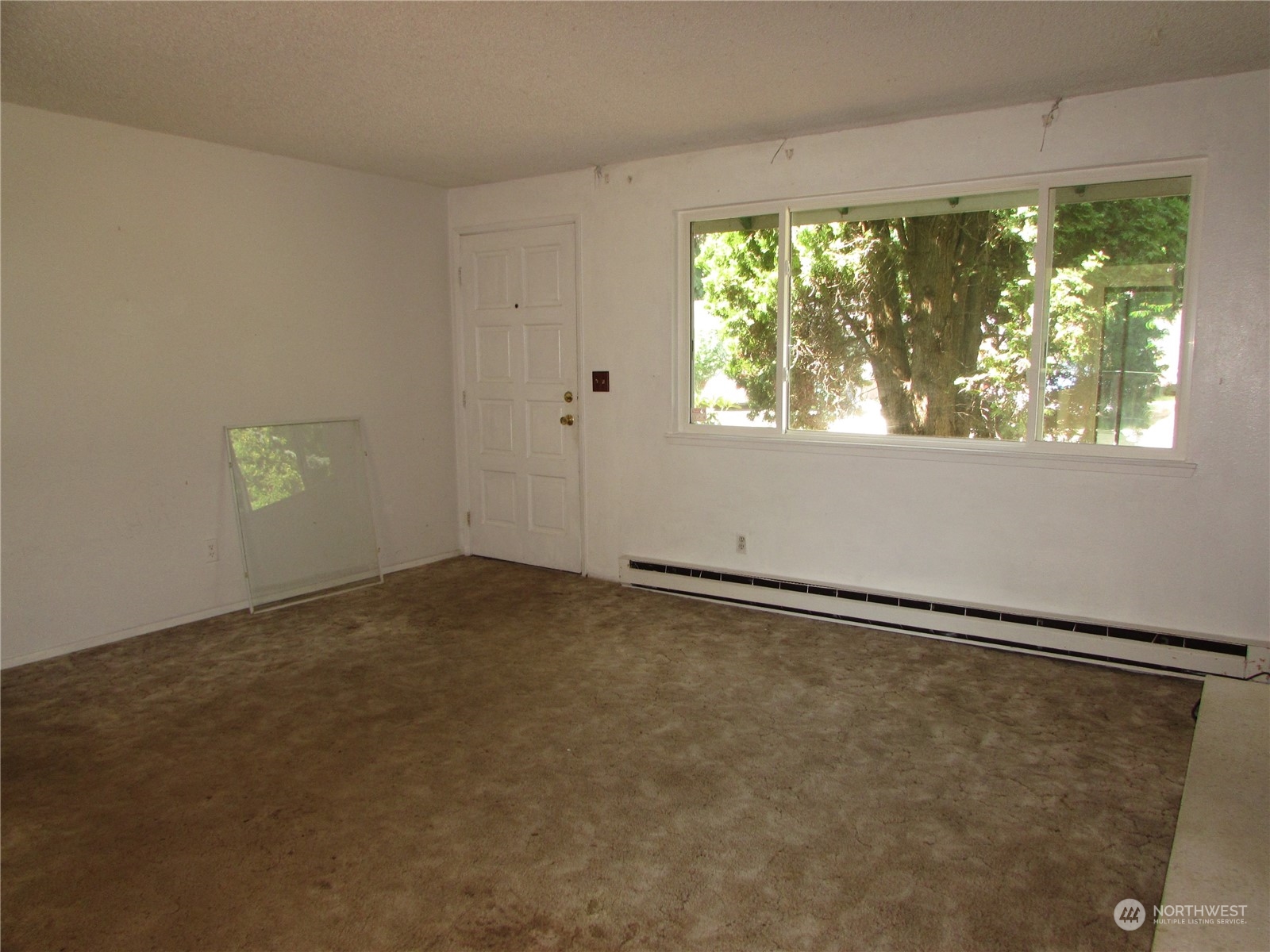 616 212th Street Southwest Bothell, WA 98021 - Photo 7 of 20 an empty room with a window