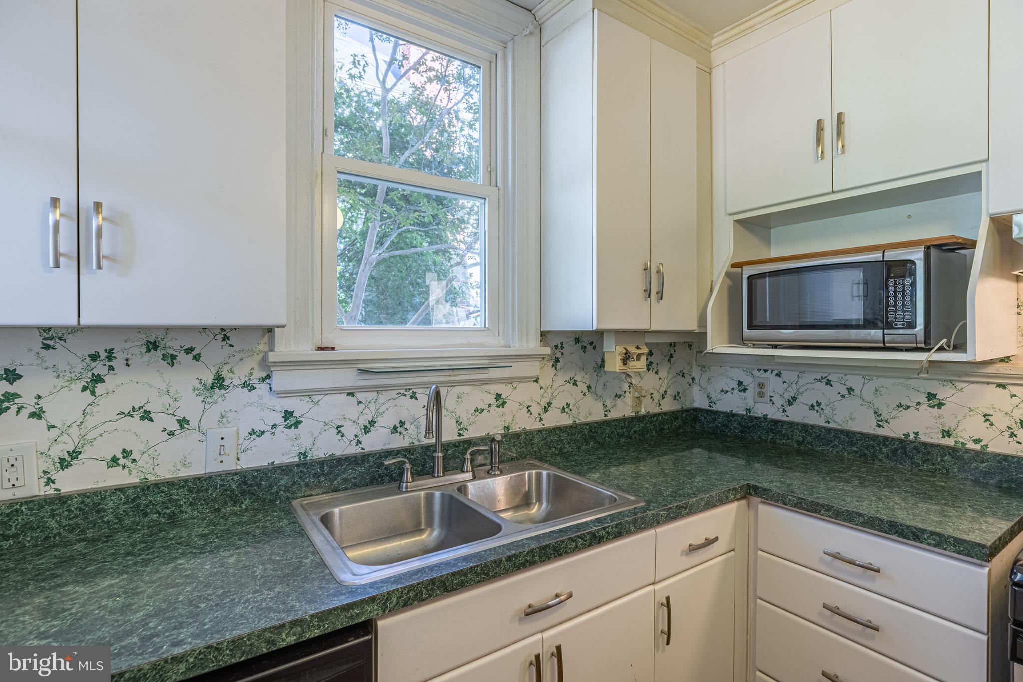 3852 Brook Road Richmond, VA 23227 - Photo 12 of 35 Gallery Image 12
