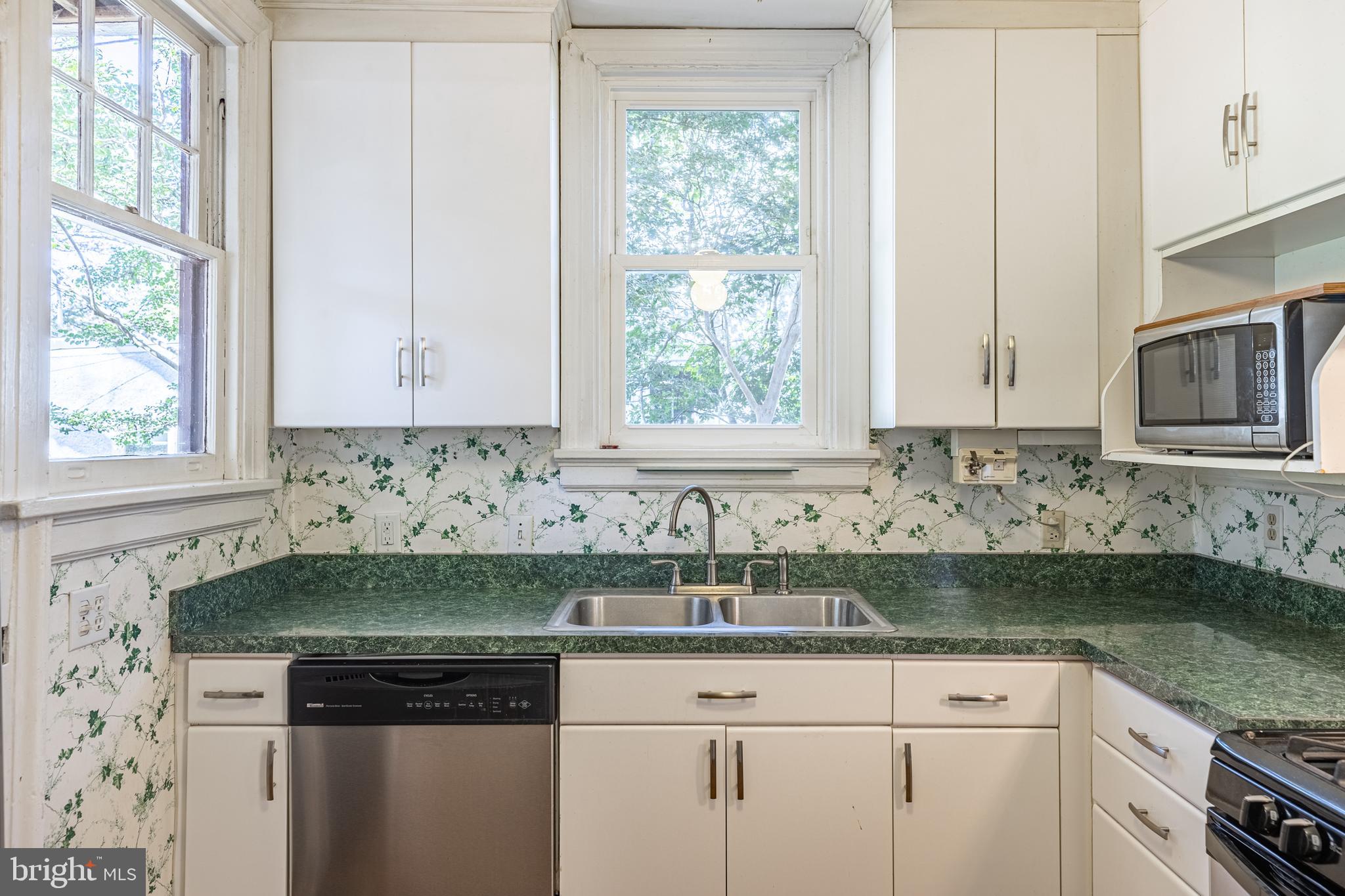3852 Brook Road Richmond, VA 23227 - Photo 14 of 35 Gallery Image 14