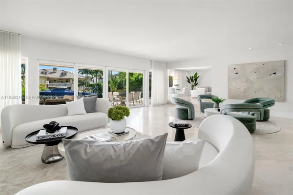 $40,000 | 7155 Los Pinos Boulevard, Coral Gables, FL 33143