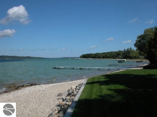 117 North Stony Point Road Suttons Bay, MI 49682 - Photo 4 of 9 1657634-3.JPG