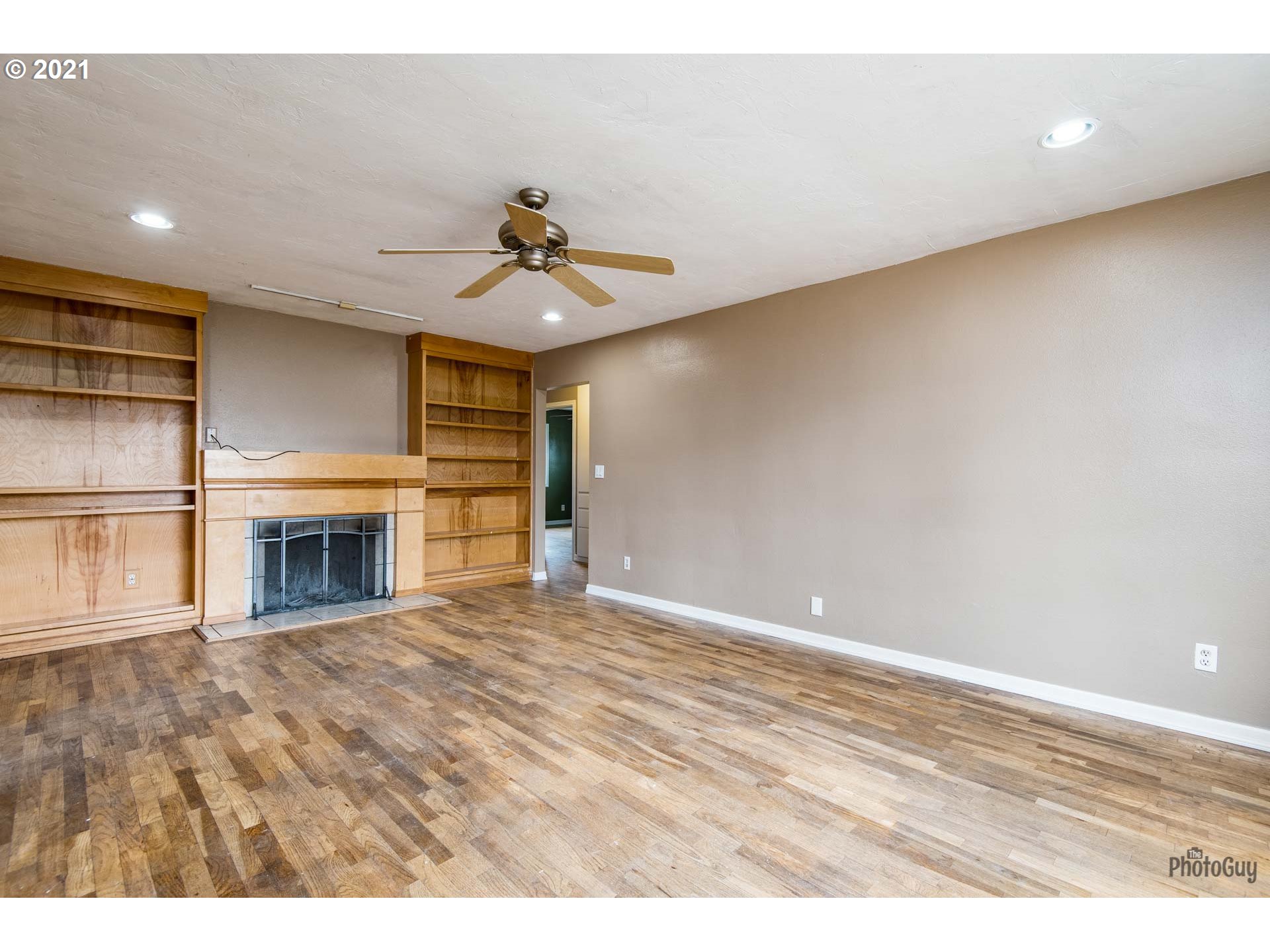 724 Centennial Boulevard Springfield, OR 97477 - Photo 2 of 26