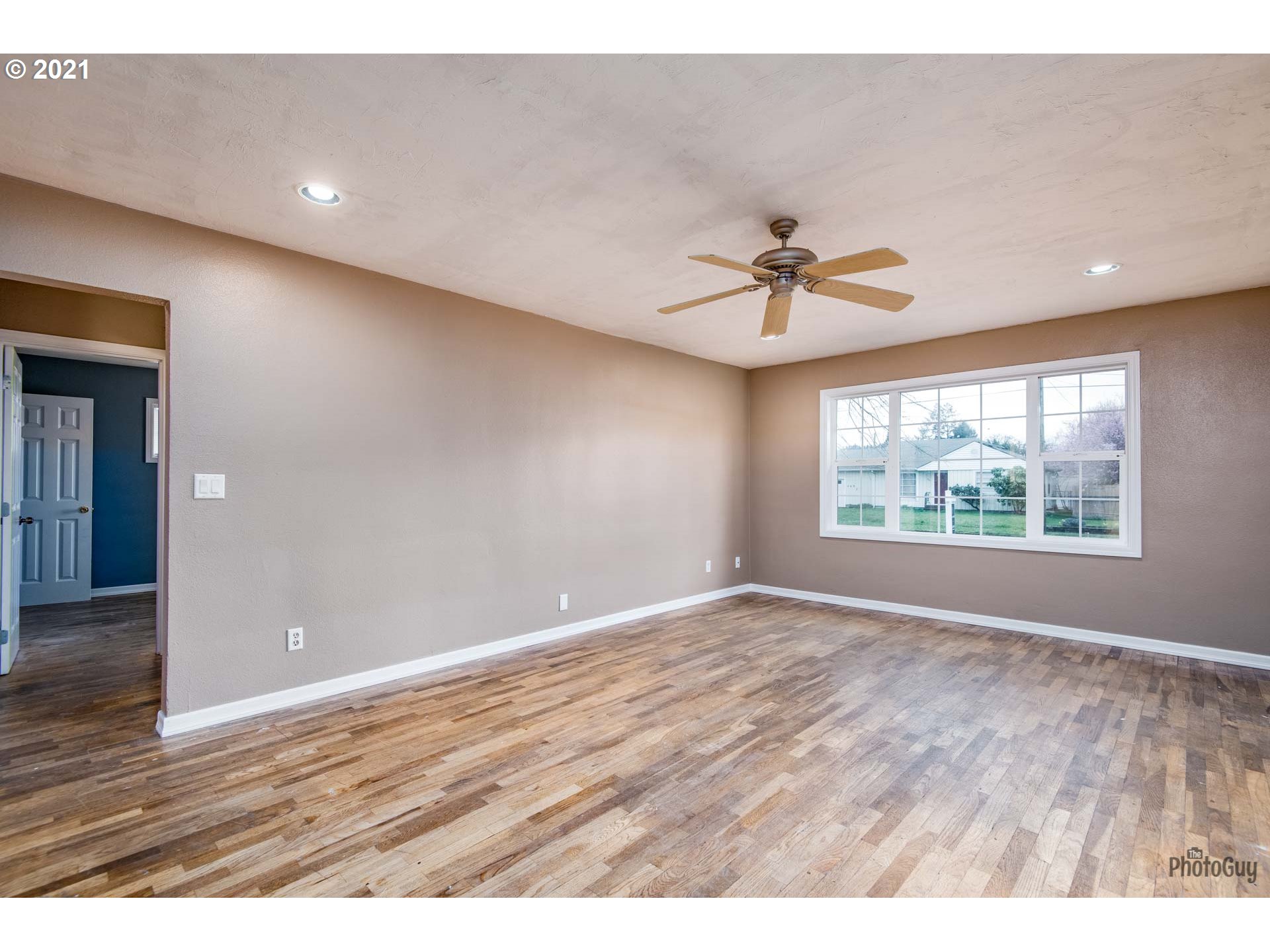 724 Centennial Boulevard Springfield, OR 97477 - Photo 6 of 26