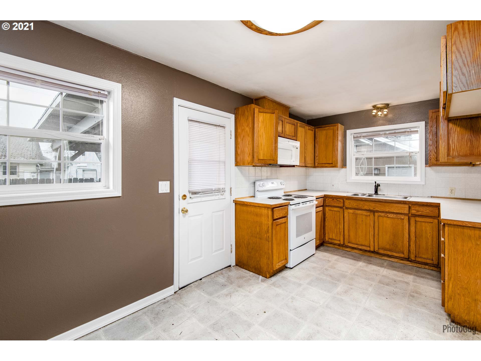 724 Centennial Boulevard Springfield, OR 97477 - Photo 7 of 26