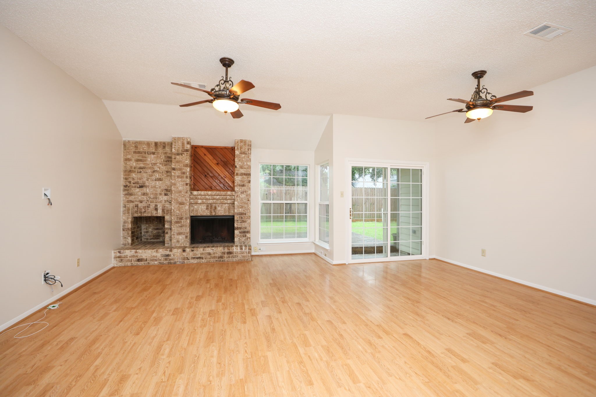 11947 Paddock Way Houston, TX 77065 - Photo 2 of 16 Main Living area ready for family gathering.