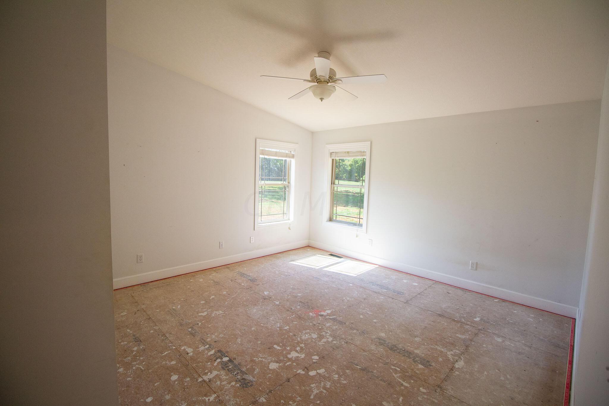 815 Coonpath Road Northwest Lancaster, OH 43130 - Photo 13 of 33 First Floor Bedroom