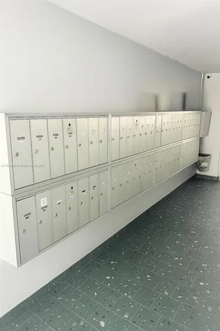 a view of a livingroom with closet