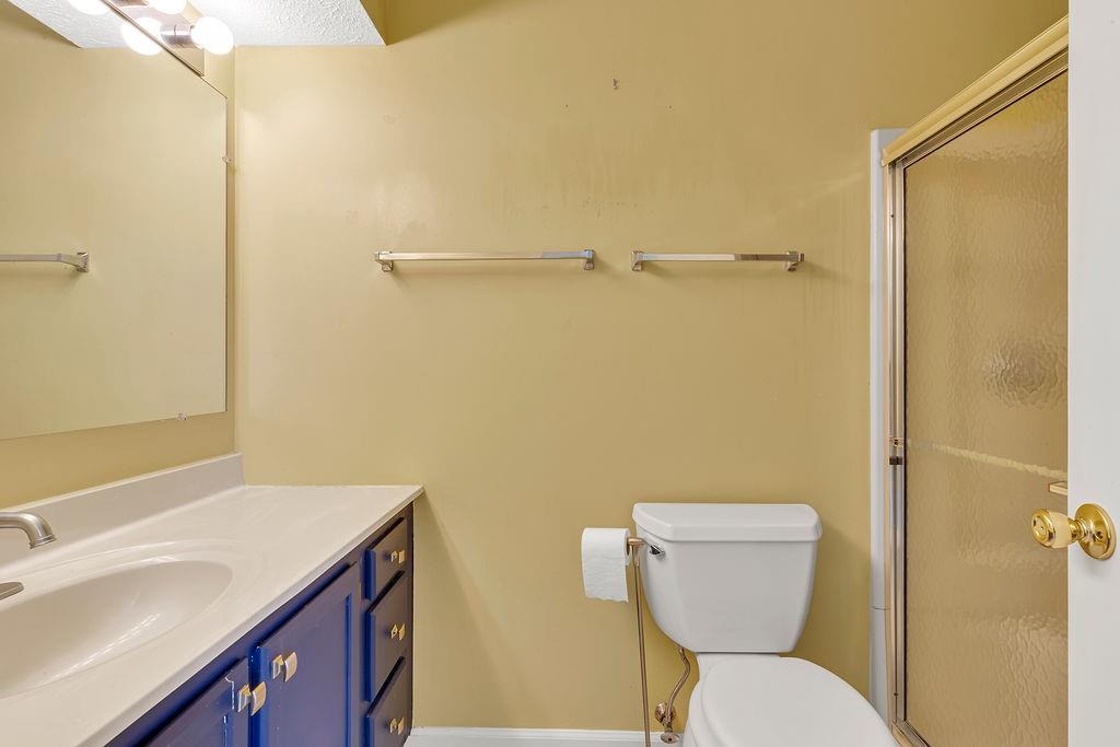 300 6th Street, Unit 4 Beaver, PA 15009 - Photo 25 of 31 Primary bath