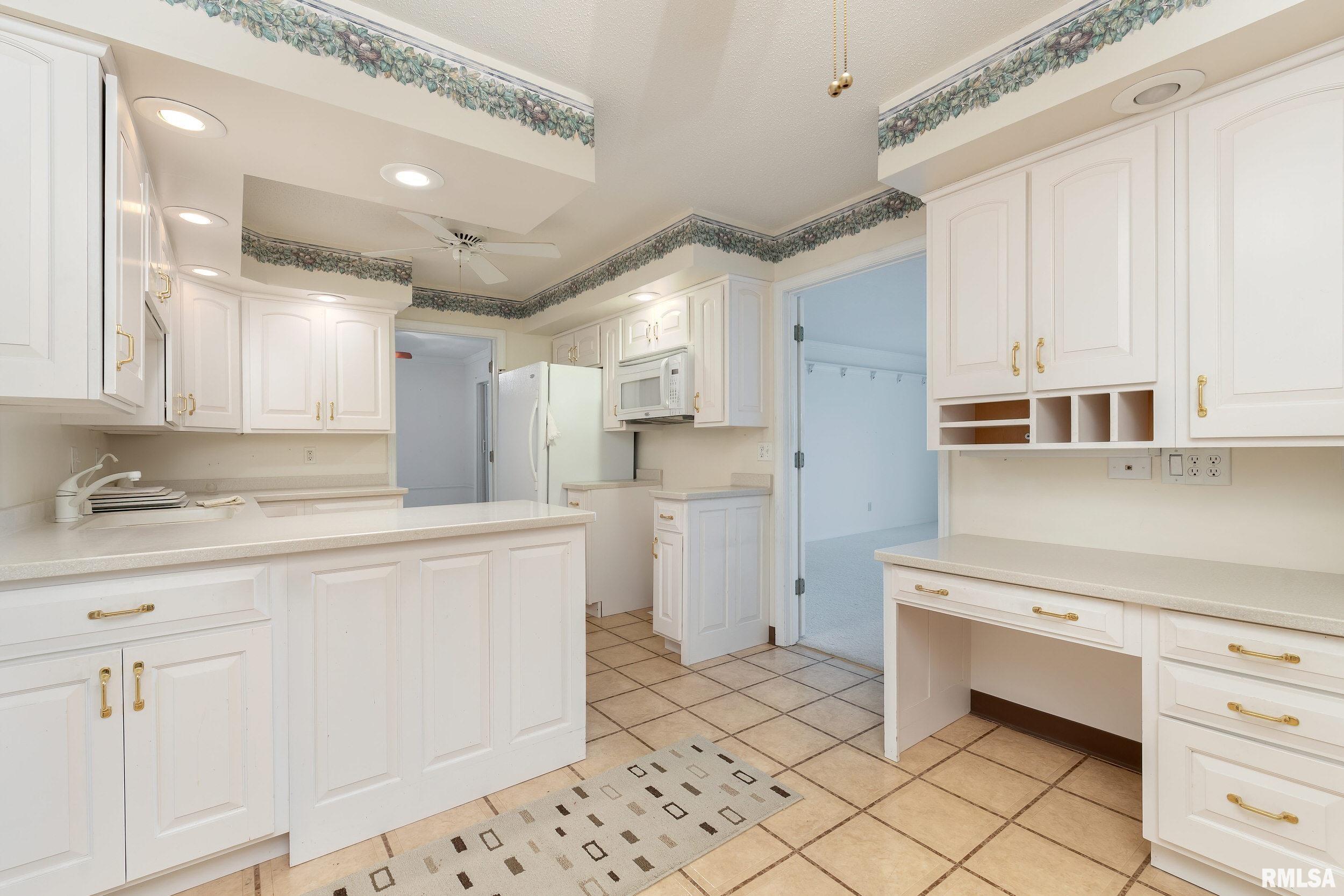 1360 Kimberly Ridge Road, Unit 305 Bettendorf, IA 52722 - Photo 8 of 24 Gallery Image 8