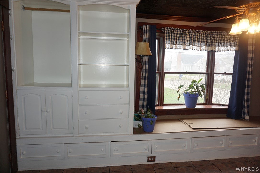 4835 Harlem Road Amherst, NY 14226 - Photo 12 of 31 Freshly painted built-ins.