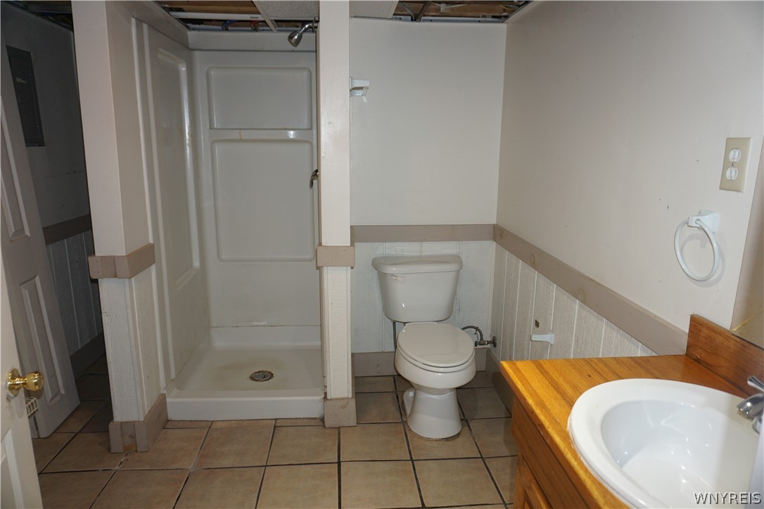 4835 Harlem Road Amherst, NY 14226 - Photo 26 of 31 Convenient basement full bath.