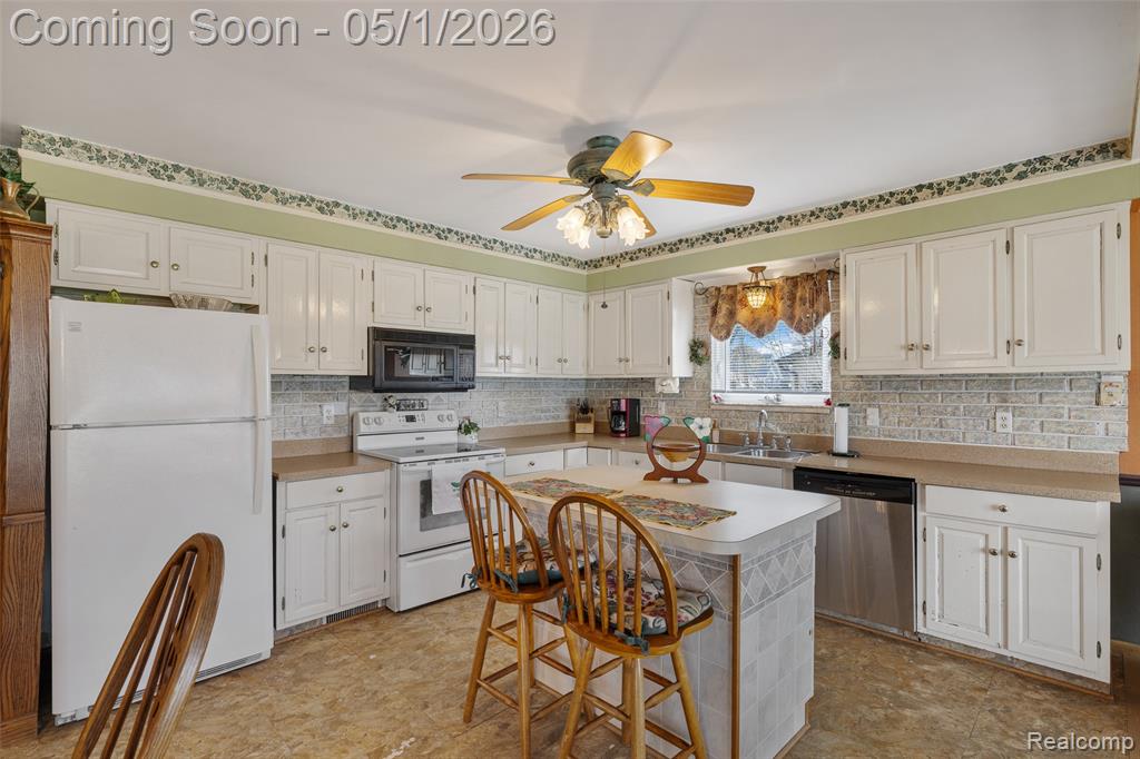 7244 Cardinal Road Algonac, MI 48001 - Photo 15 of 63