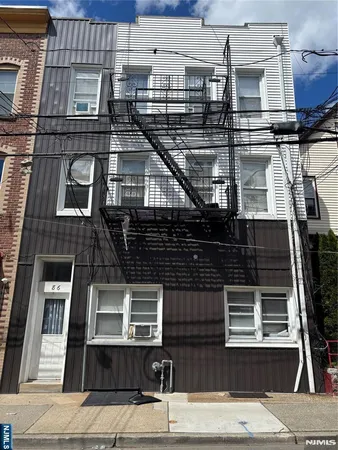 $1,700 | 86 Center Street, Unit 2F, Clifton, NJ 07011