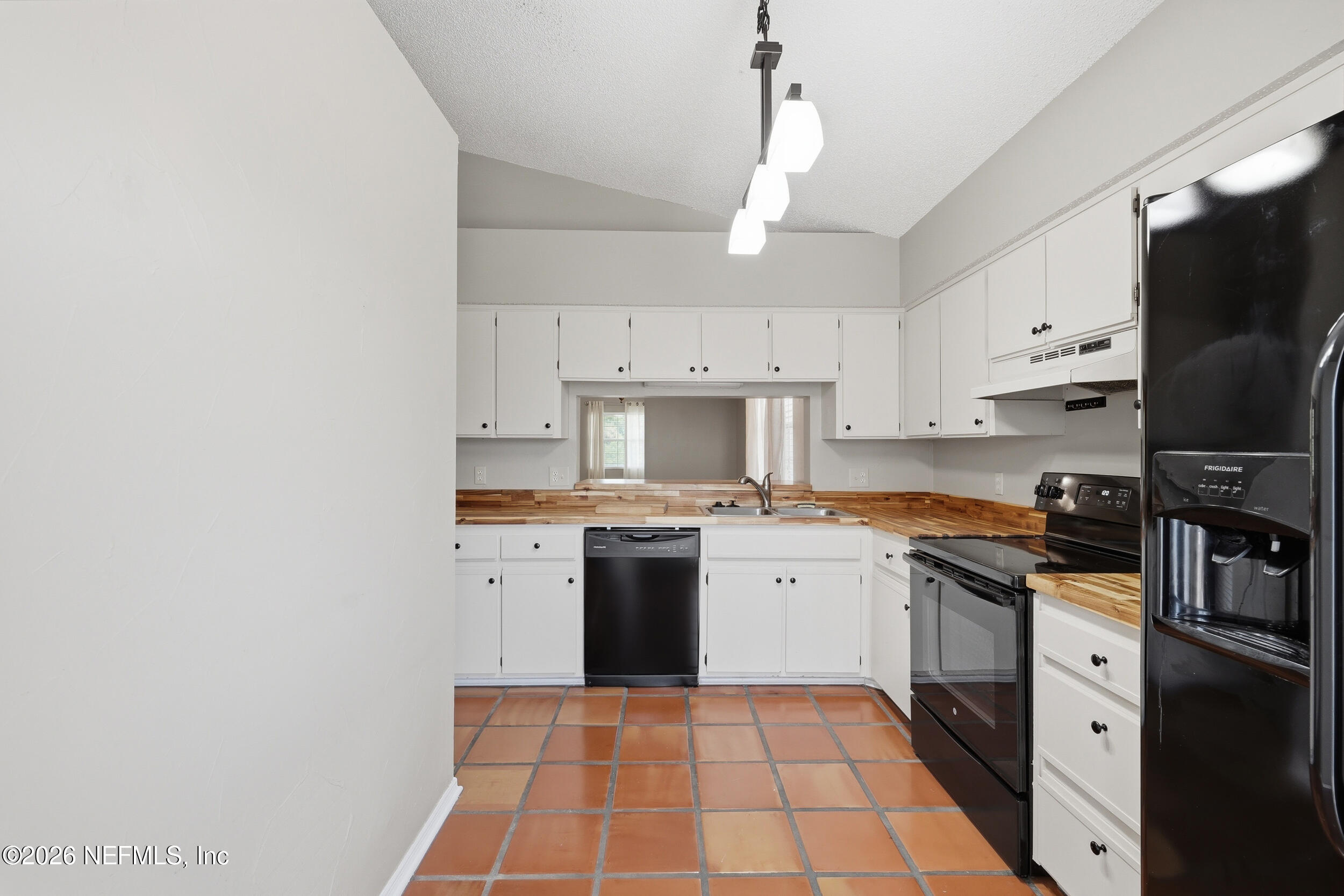 504 Tournament Road Ponte Vedra Beach, FL 32082 - Photo 10 of 52 Kitchen open to Great Room